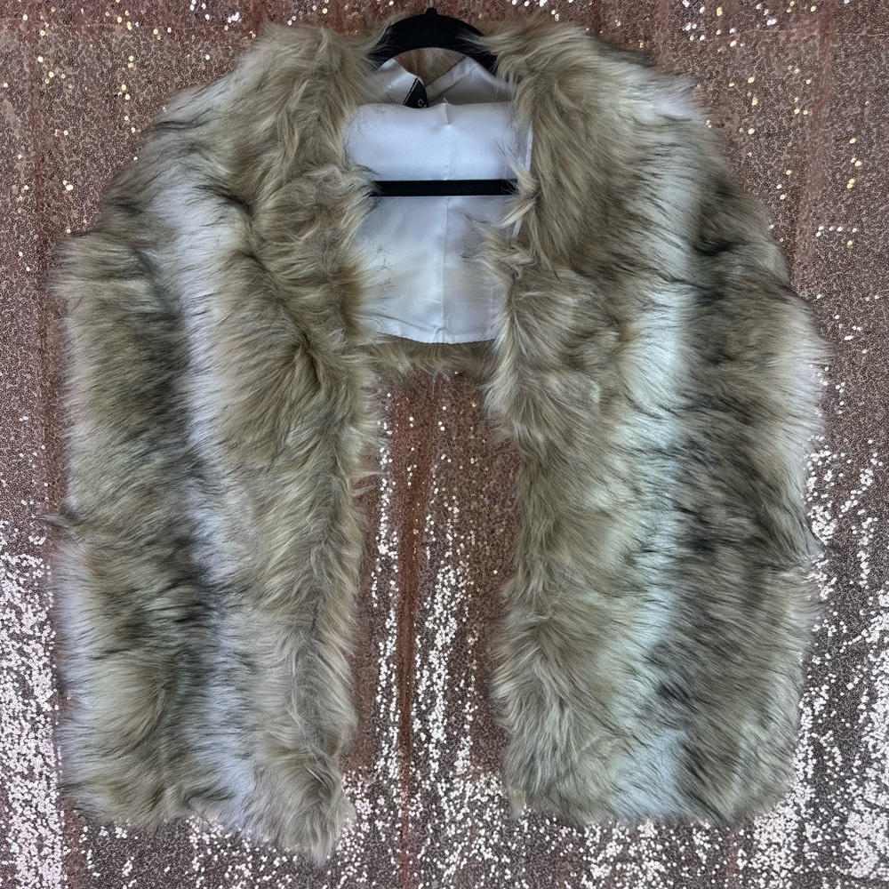 Faux Fur Shawl Wrap, Fox white/tan, size small